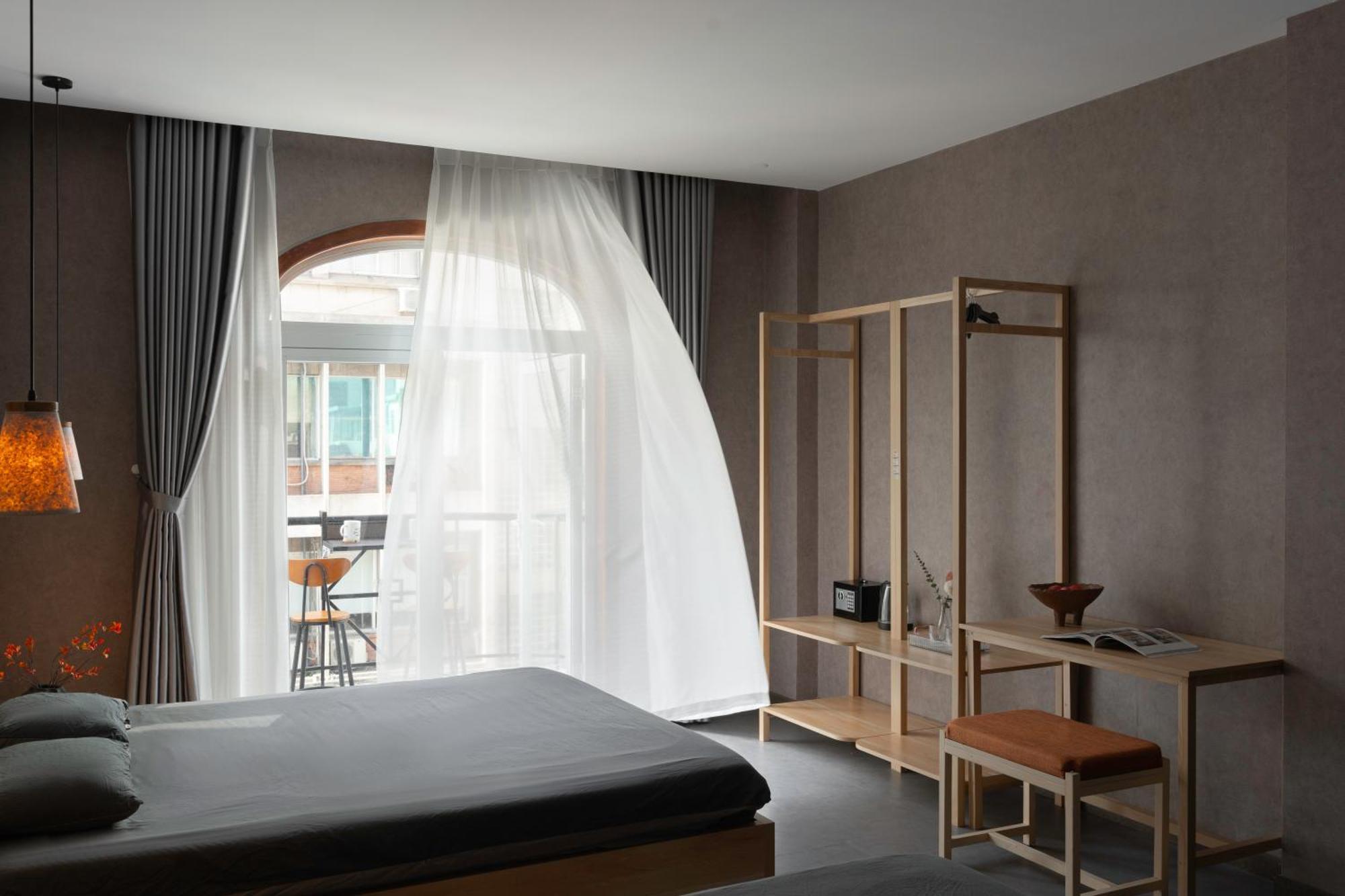 Zeus Living -