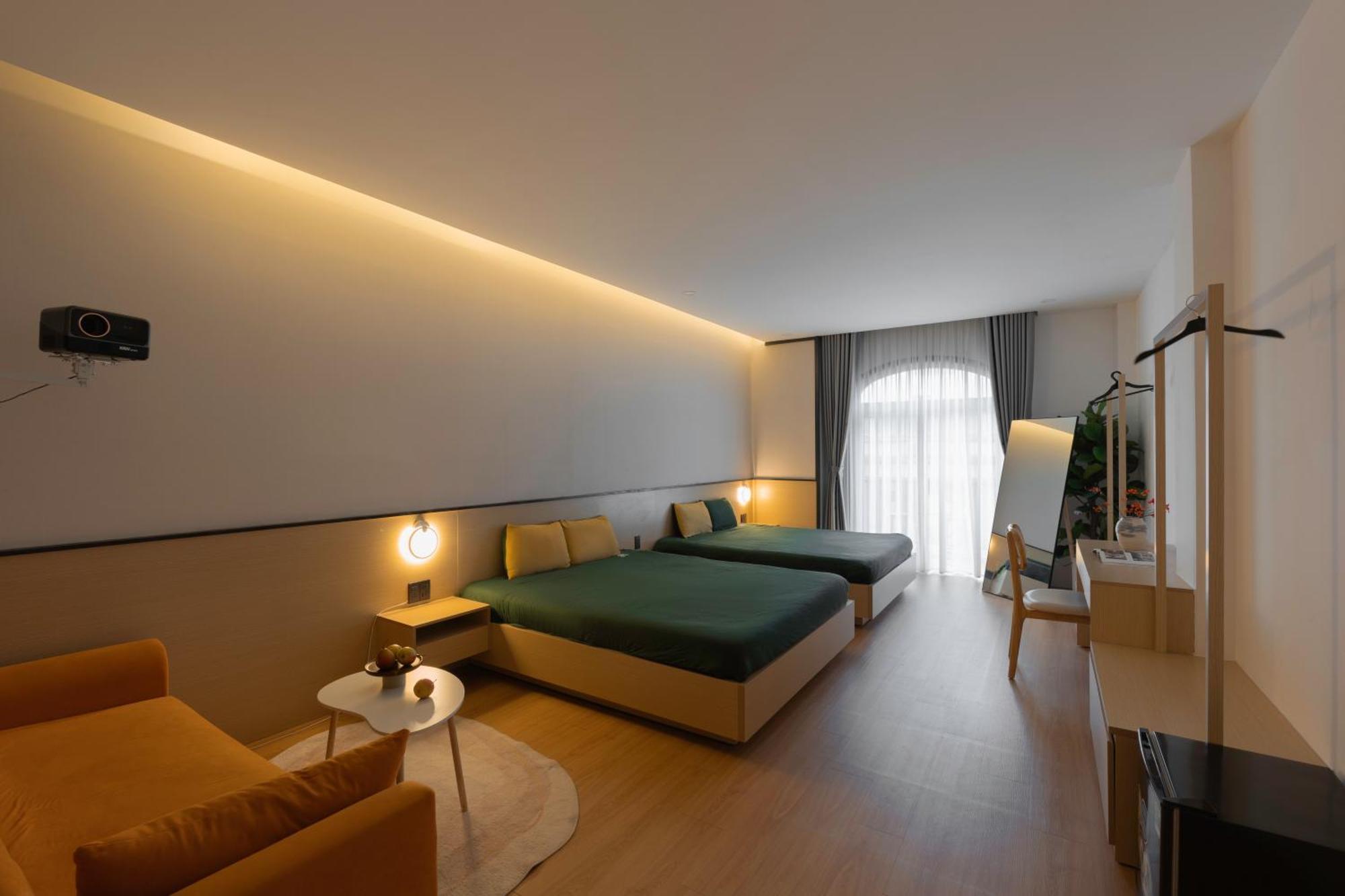 Zeus Living - *